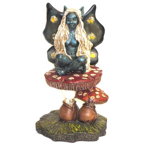  Imagen figura hada sentada sobre setas
