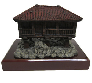 Imagen figura Panera asturiana cerámica pintada a mano