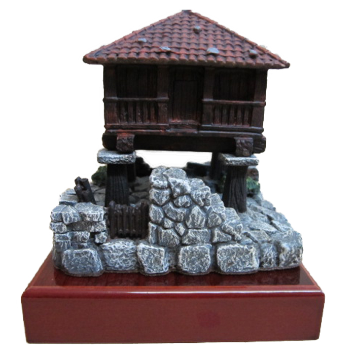 Imagen figura Hórreo pequeño con base cerámica pintado a mano
