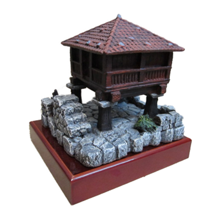 imagen horreo pequeño con base de madera