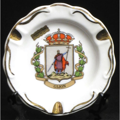 Imagen cenicero en porcelana blanca con escudo de Gijón