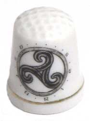Imagen dedal porcelana blanca de trisquel