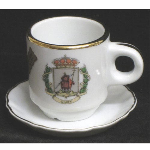 Imagen taza y plato en porcelana blanca con escudo de Gijón