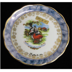 Imagen plato color pareja de asturianos sentados