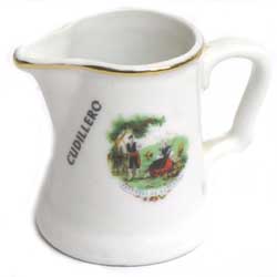 imagen jarra porcelana blanca Cudillero