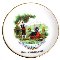 Imagen plato porcelana recuerdo Cudillero modelo 1