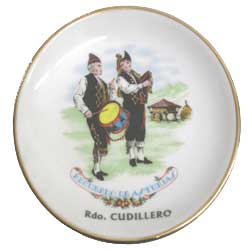 Imagen plato porcelana recuerdo Cudillero modelo 3