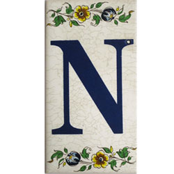 Imagen azulejo letras porcelana para casas N