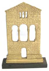 Imagen figura cerámica fachada Santa Maria del Naranco - sobremesa 