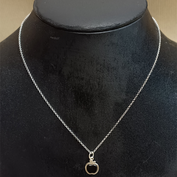 Imagen colgante plata y azabache manzana con cadena de plata