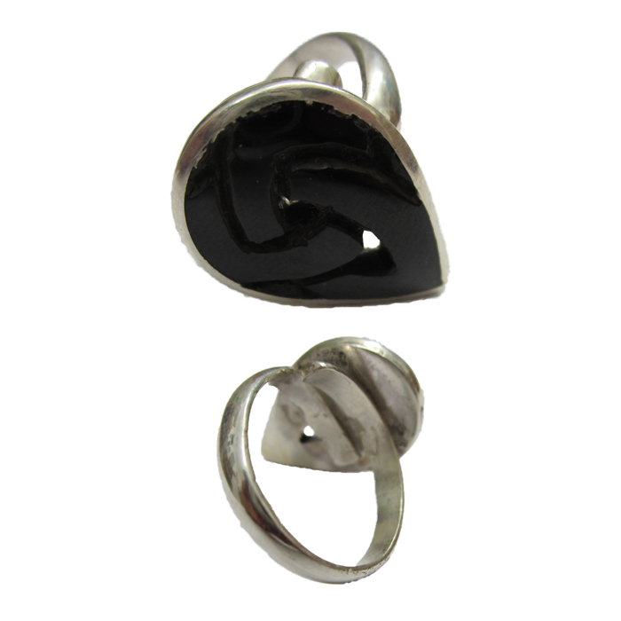 imagen anillo plata y azabache tallado y ajustable