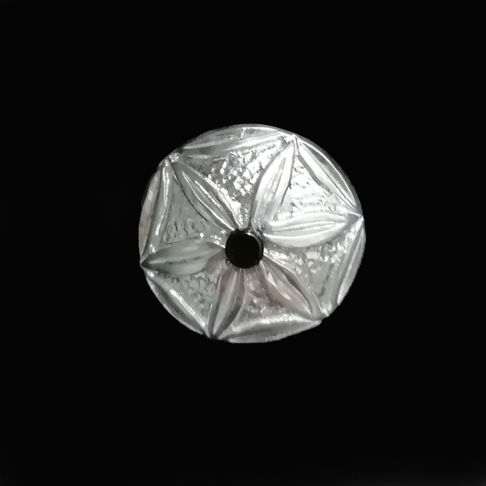 Imagen pin flor galana azabache y plata 