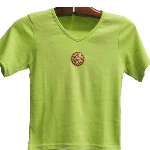 Imagen camiseta top ajustable cuello pico pistacho con roset&oacute;n
