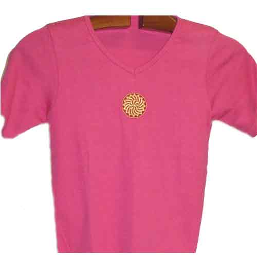 Imagen camiseta top ajustable cuello pico rosa con roset&oacute;n