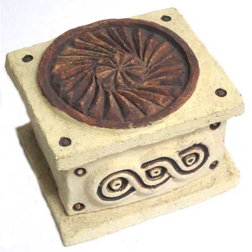 imagen joyero cerámica motivo celtas rectangular Asturias