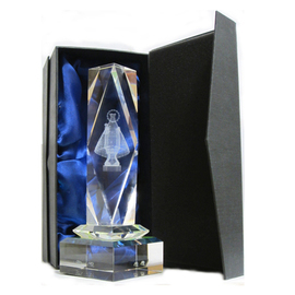 Imagen monolito cristal laser Virgen de Covadonga