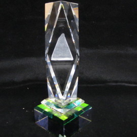Imagen monolito cristal laser Naranjo Bulnes