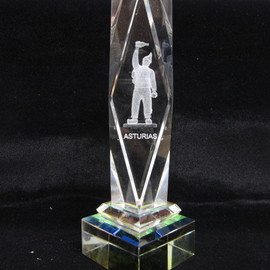 Imagen monolito cristal laser escanciador Asturias