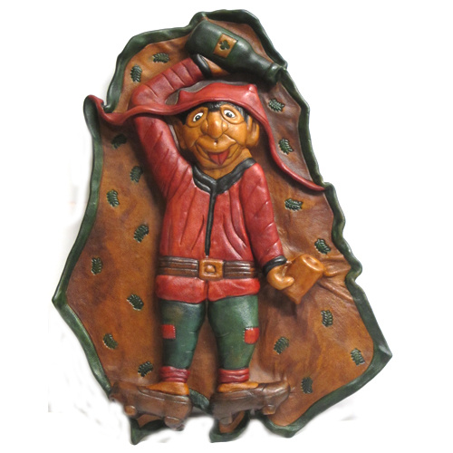Imagen trasgu escanciando cuero artesanal