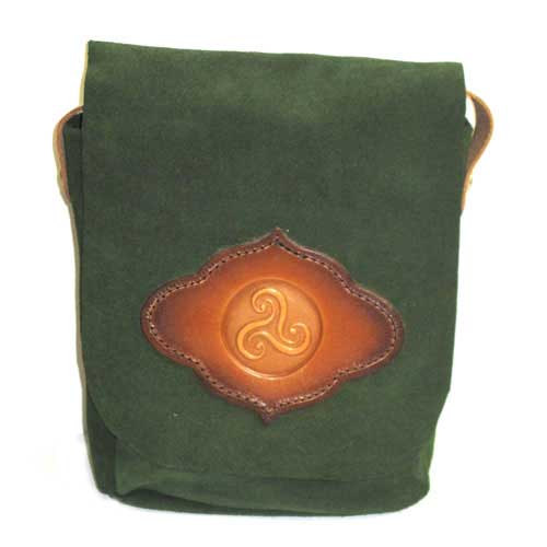 Imagen bolso serraje fuelle con trisquel en cuero