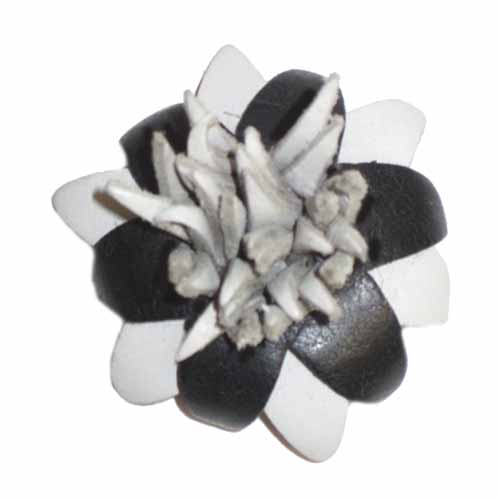 Imagen broche flor de piel en cuero