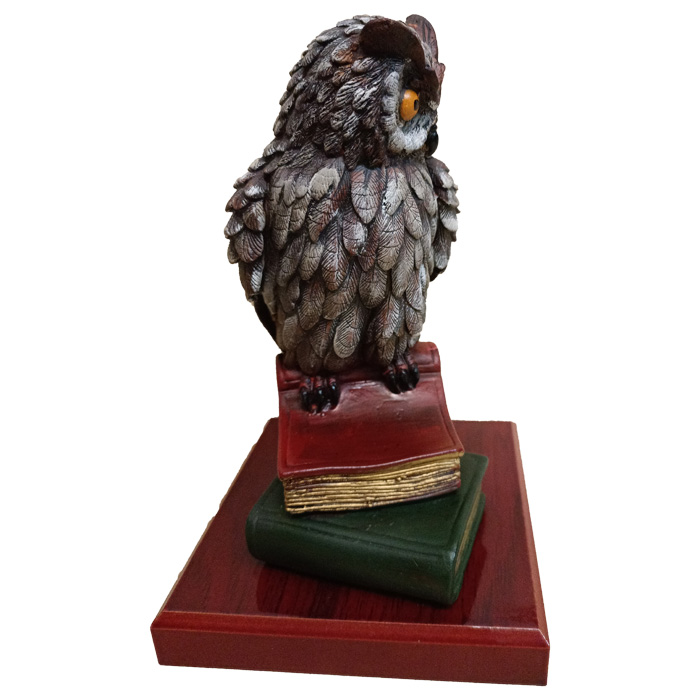 imagen figura Búho libro grande peana cerámica pintado a mano