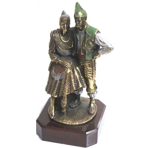 Imagen figura pareja asturianos bañadas en bronce decorado