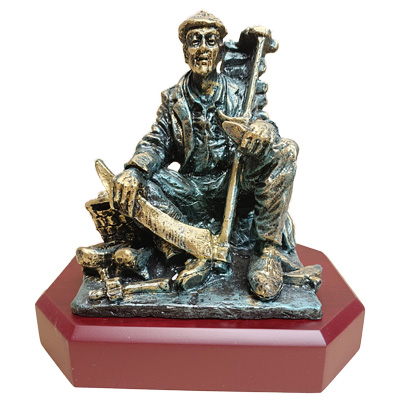 Imagen figura campesino con Guadaña Imagen figura campesino con Guadaña