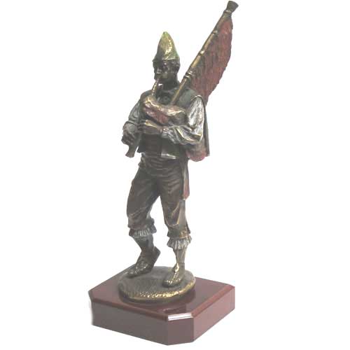 Imagen gaitero bañada en bronce y decoradas con base de madera