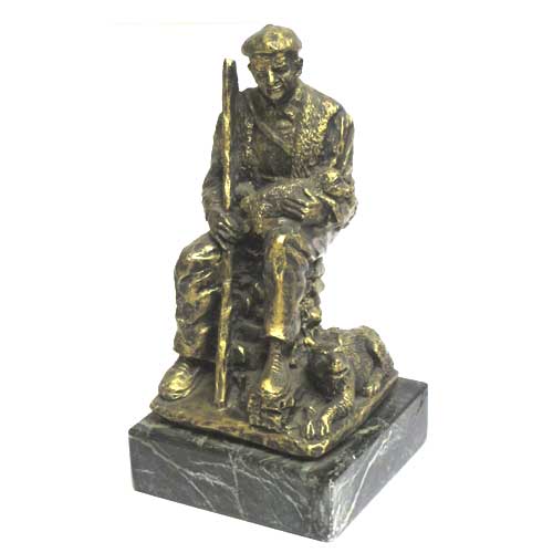 Imagen figura pastor pintada imitación a bronce con peana de mármol