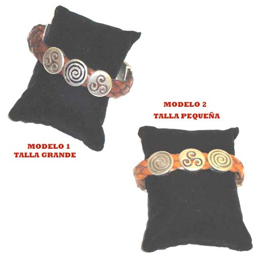 pulsera cuero entrelazado acero motivos celtas asturias