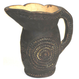 Imagen jarra madera motivos celtas intercalados