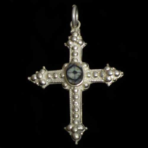 Imagen cruz de la victoria plata y quiastolita