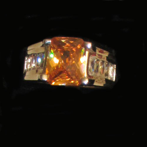Imagen anillo plata diseño circonitas 