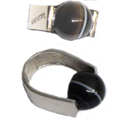 Imagen anillo plata diseño con piedra redonda negra