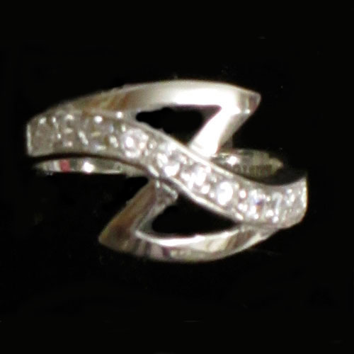 Imagen anillo plata diseño circonitas 