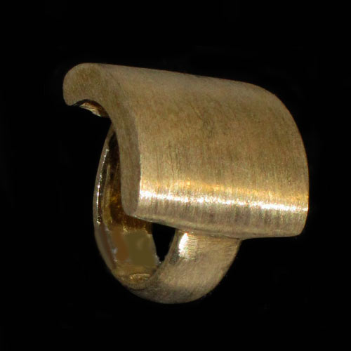 Imagen anillo plata bañada en oro sello
