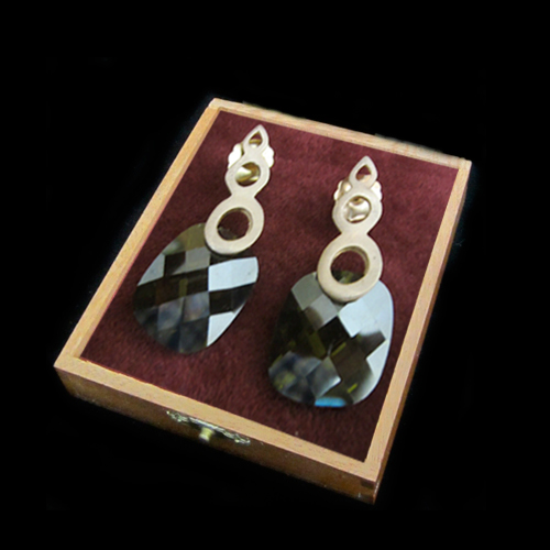Imagen pendientes plata bañada en oro con piedra natural color verde 