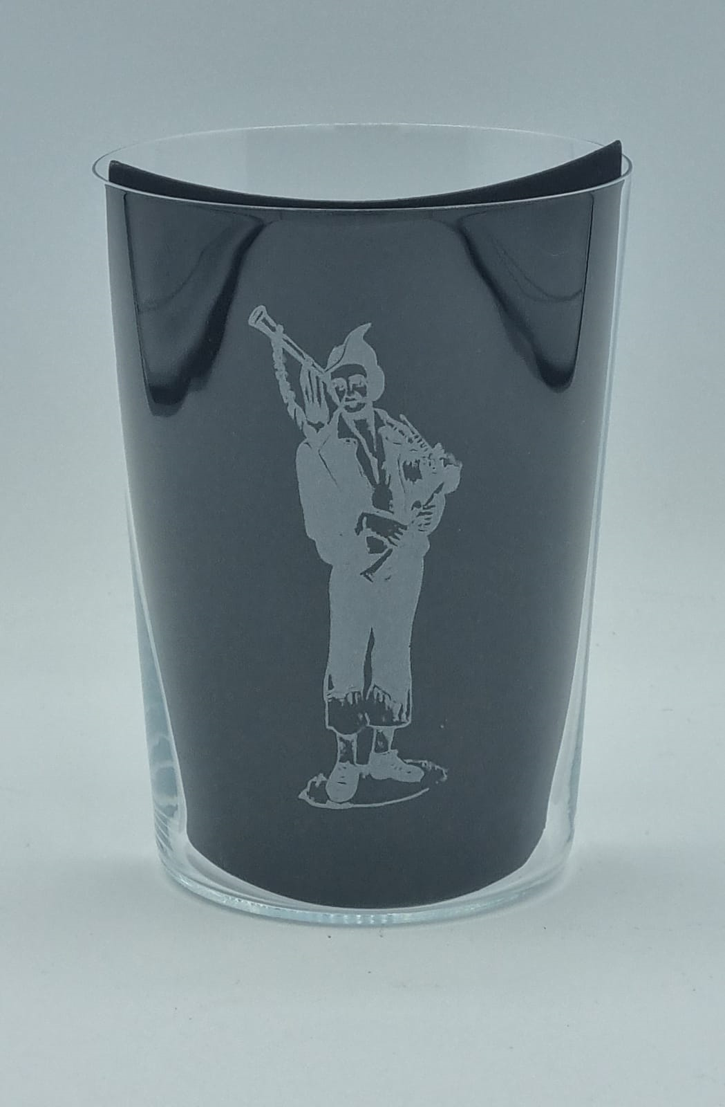 Imagen vaso tallado sidra motivo Gaitero