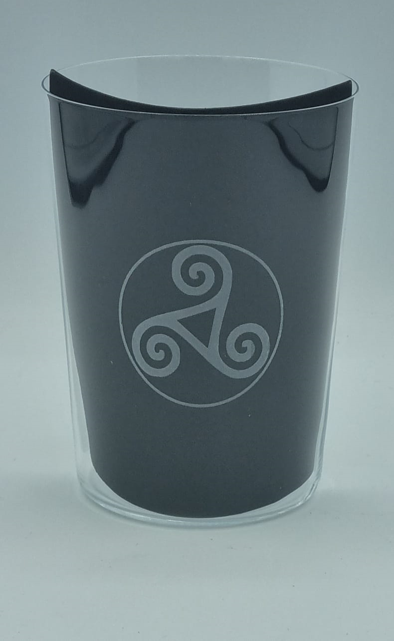 Imagen vaso tallado sidra motivo trisquel