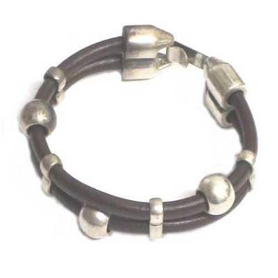  Pulseras cuero con adornos de acero