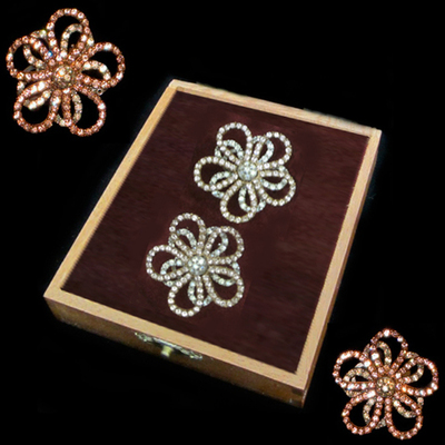 Pendientes pinza de margaritas con circonitas Pendientes pinza de margaritas con circonitas