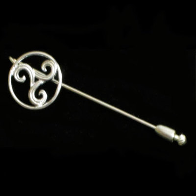 Alfiler plata con motivos asturianos