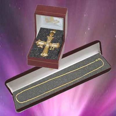 Cruz de la Victoria con cadena oro