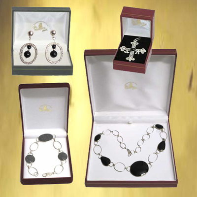 Gargantilla, Pulsera, Pendientes y Cruz de la Victoria plata y azabache