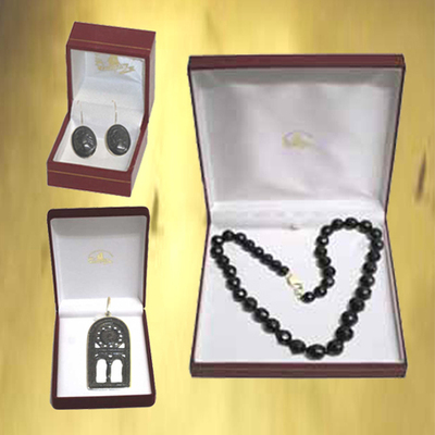 Collar bolas facetadas,Colgante prerromanico y pendientes tallados