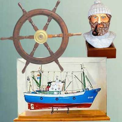 Barco maqueta con luz y vitrina, Busto marinero y Timon