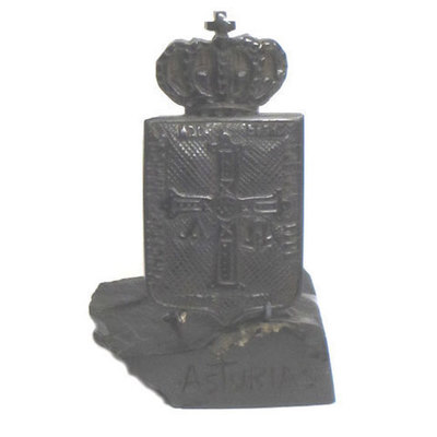 Escudo de Asturias - broche de azabache tallado