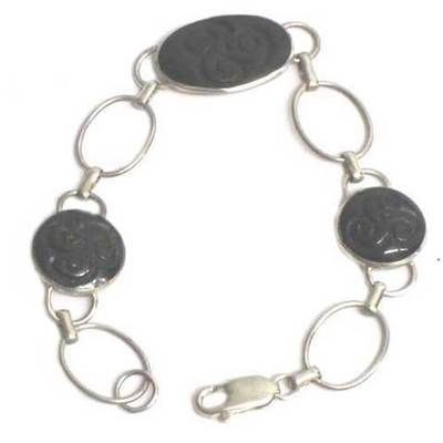 Pulsera plata y azabache tres piezas talladas