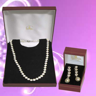 Collar y pendientes  de plata y perlas 